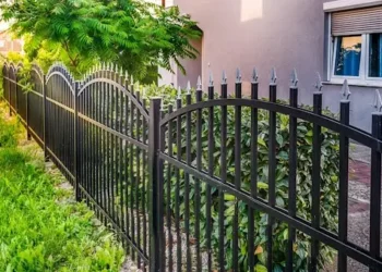 The Benefits of Choosing a Metal Privacy Fence for Your Home