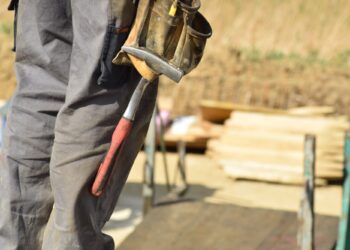 3 Benefits of Thermal Work Pants for Construction Workers
