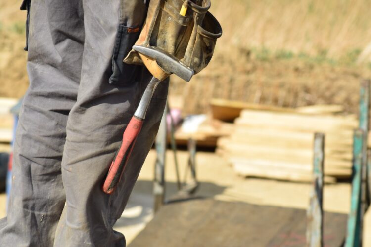 3 Benefits of Thermal Work Pants for Construction Workers