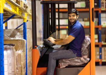 Maximizing Efficiency: How the Right Warehouse Equipment Can Improve Operations