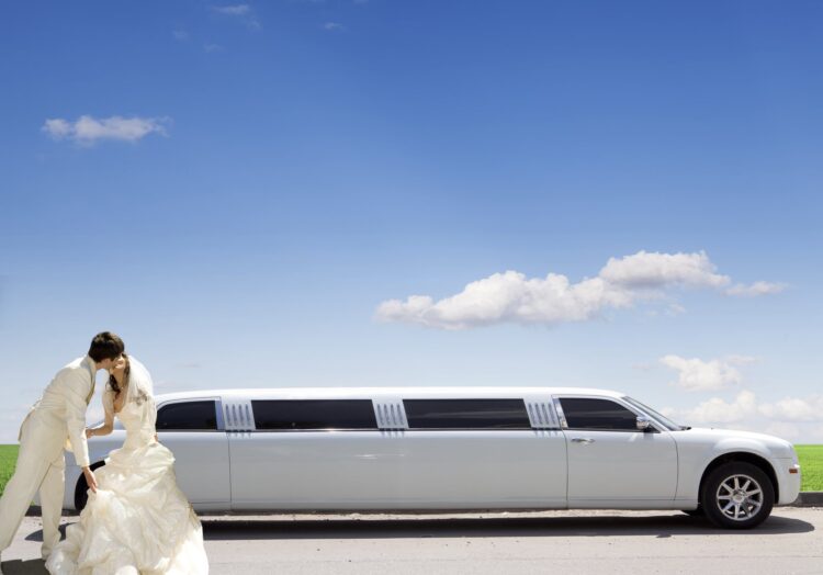 8 Reasons to Choose a Luxury Car Rental for a Wedding