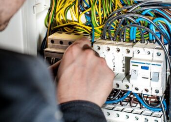 Choosing the Right Emergency Electrical Service: Tips and Tricks