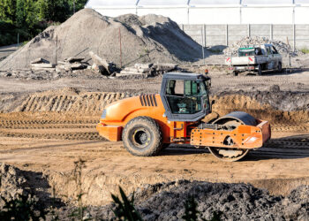 Top Tips for Choosing the Right Earthmover Truck for Your Project