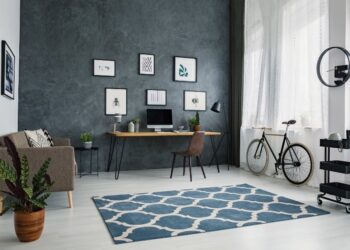 5 Ways to Style a Bold Blue Outdoor Area Rug Into Your Patio Decor