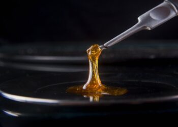 A Beginner’s Guide to CBD Dabbing: What You Need to Know