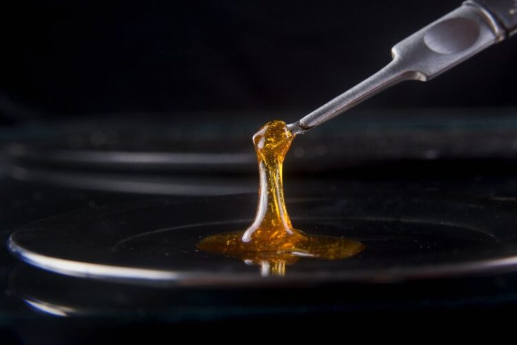 A Beginner’s Guide to CBD Dabbing: What You Need to Know