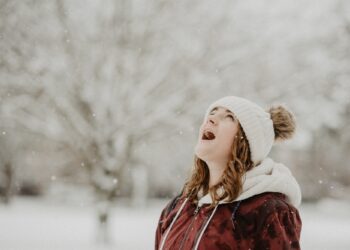 How to Style a White Beanie for Any Occasion