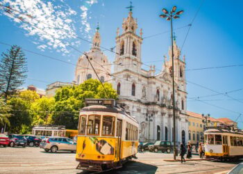 The Pros and Cons of Living in Portugal: A Comprehensive Guide