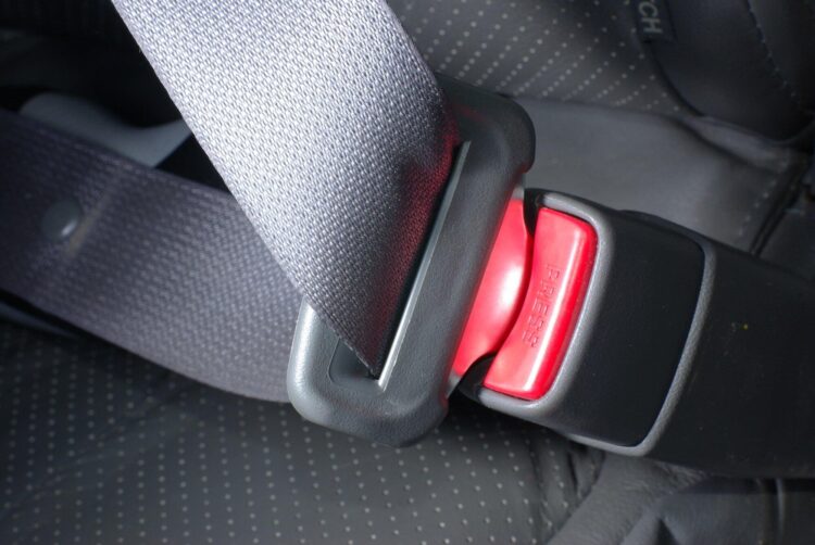 How to Choose the Best Seat Belt Cutter for Your Vehicle