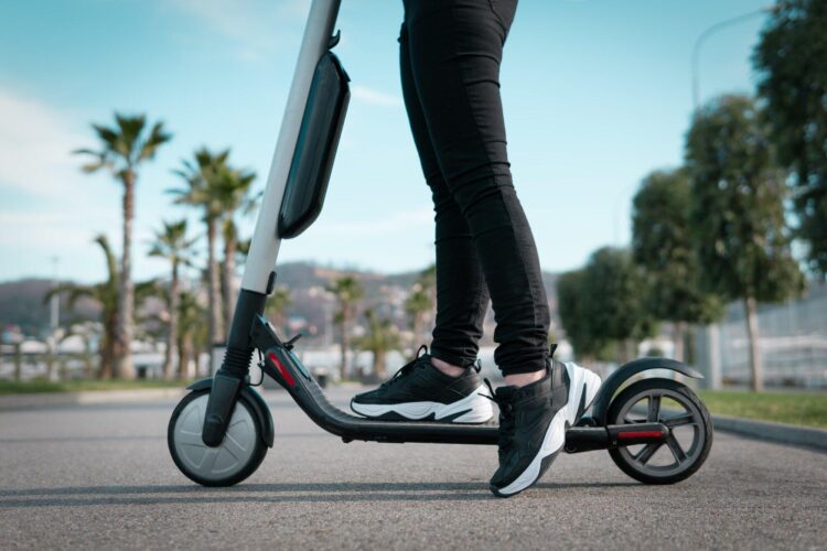 Top Must-Have Features to Look for to Adult and Kids Electric Scooters