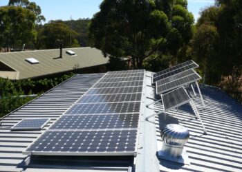 The Pros and Cons of Choosing Flat Roof Solar Panels for Your Home