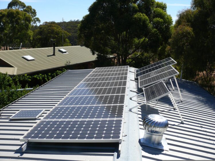 The Pros and Cons of Choosing Flat Roof Solar Panels for Your Home