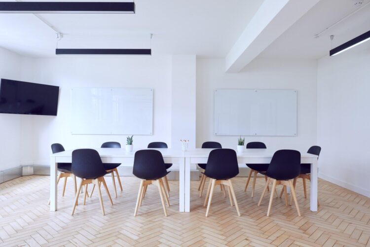 Designing the Perfect Modern Meeting Room: Tips for Productivity and Comfort