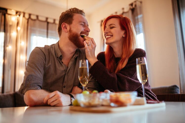 5 Easy but Romantic Indoor Date Ideas to Try