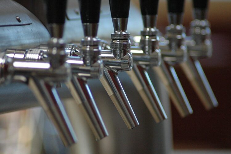 Help Your Restaurant Stand out With the Right Beer Taps