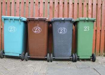 commercial outdoor trash cans