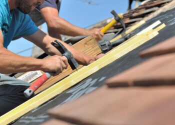 The Importance of Working With Experienced Contractors for Industrial Roof Repairs