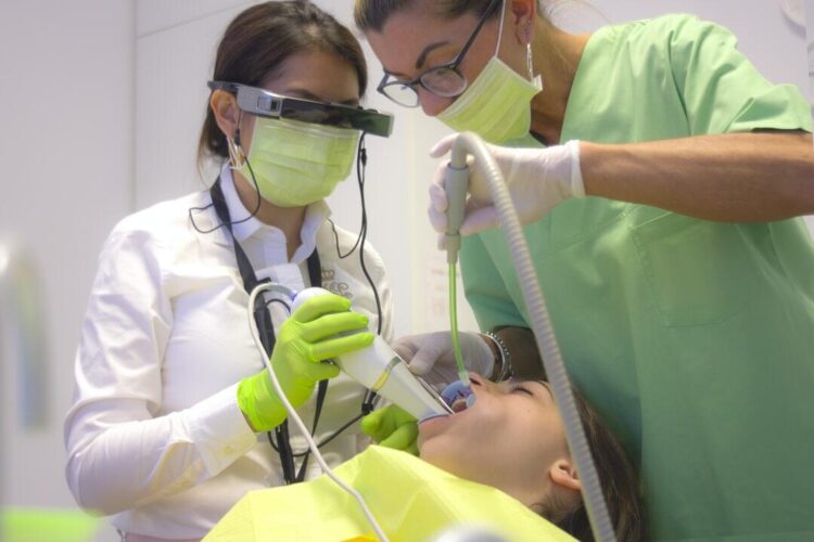 The Advantages of Using Intraoral Scanners in Modern Dentistry