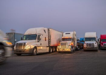 The Advantages of Using a Logistics Transporter for Your Business